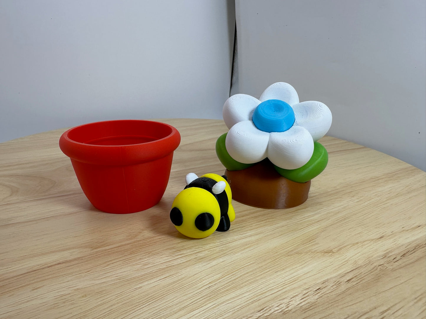 Flower Pot w/Bee