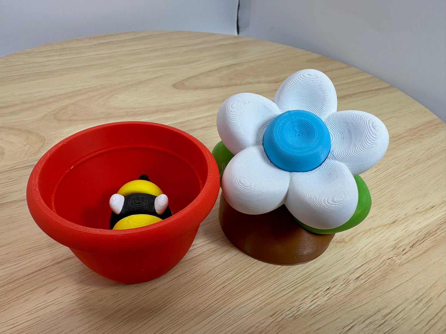 Flower Pot w/Bee